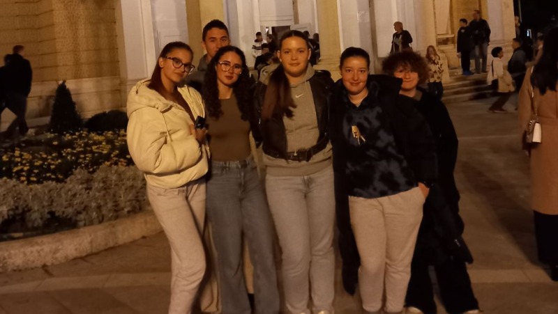 Predstava Naša familija
